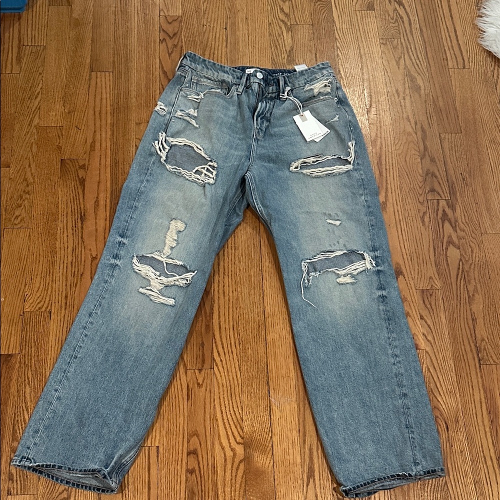 Good American Light Blue Ripped Boyfriend Jeans. Khloé‘ Favorite!